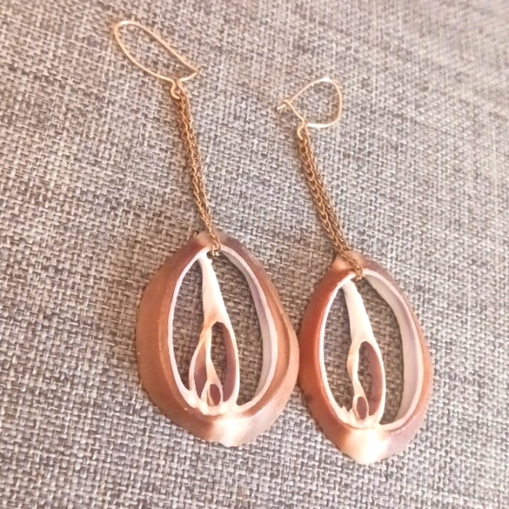 Mermaidcore Natural Sliced Seashell Earrings - Pre-loved (2.5")